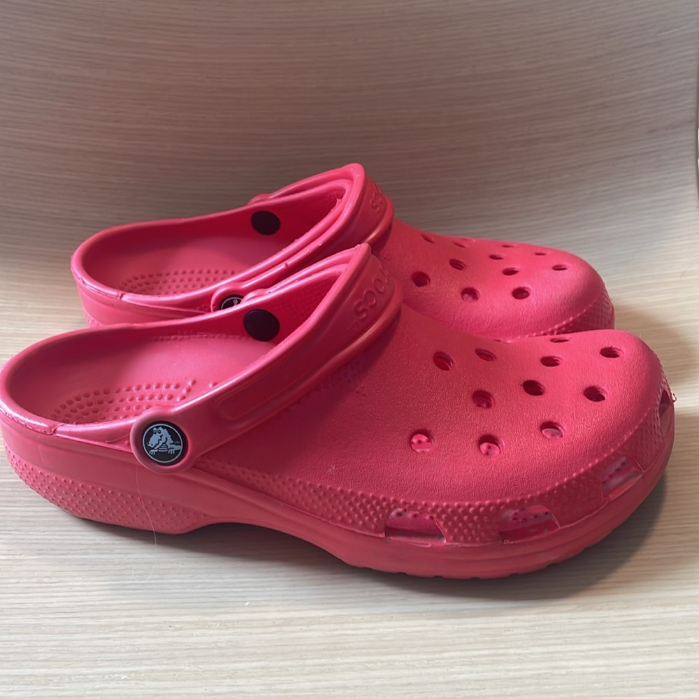 Crocs Adult Classic Slip On Red Clogs Unisex Men's 6-7, Women's 8-9